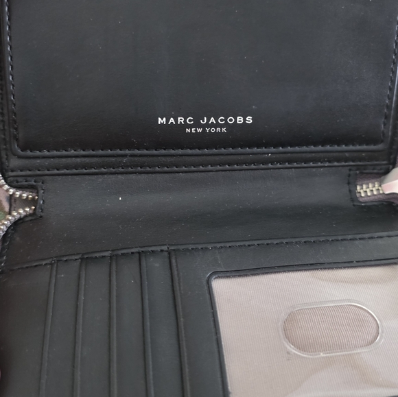 Marc Jacobs New York Gray Leather Wallet, Wristlet Strap - Picture 6 of 13